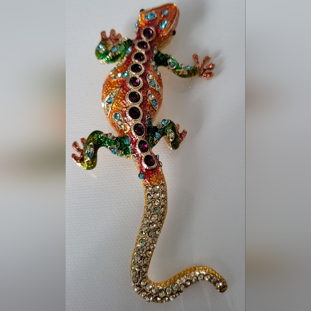 Beautiful Multi- Color Rhinestones Lizard Brooch - Picture 2 of 2